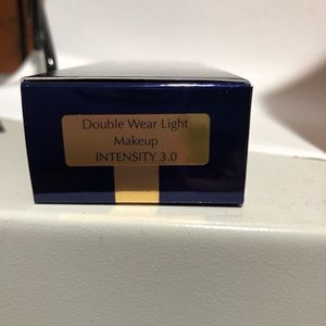 Estée Lauder double wear light -  intensity 1
